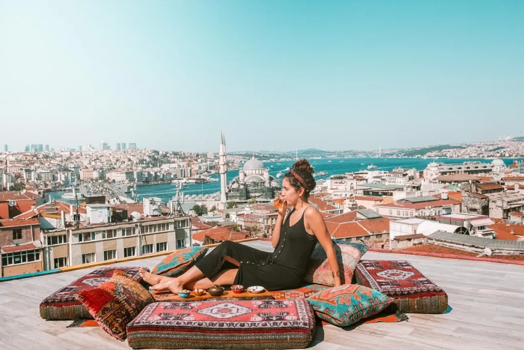 The best time to travel to Istanbul for shopping and entertainment