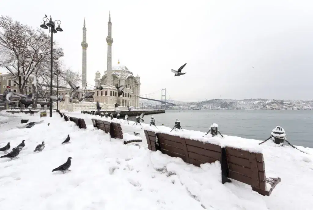 The best time to travel to Istanbul for shopping and entertainment 2