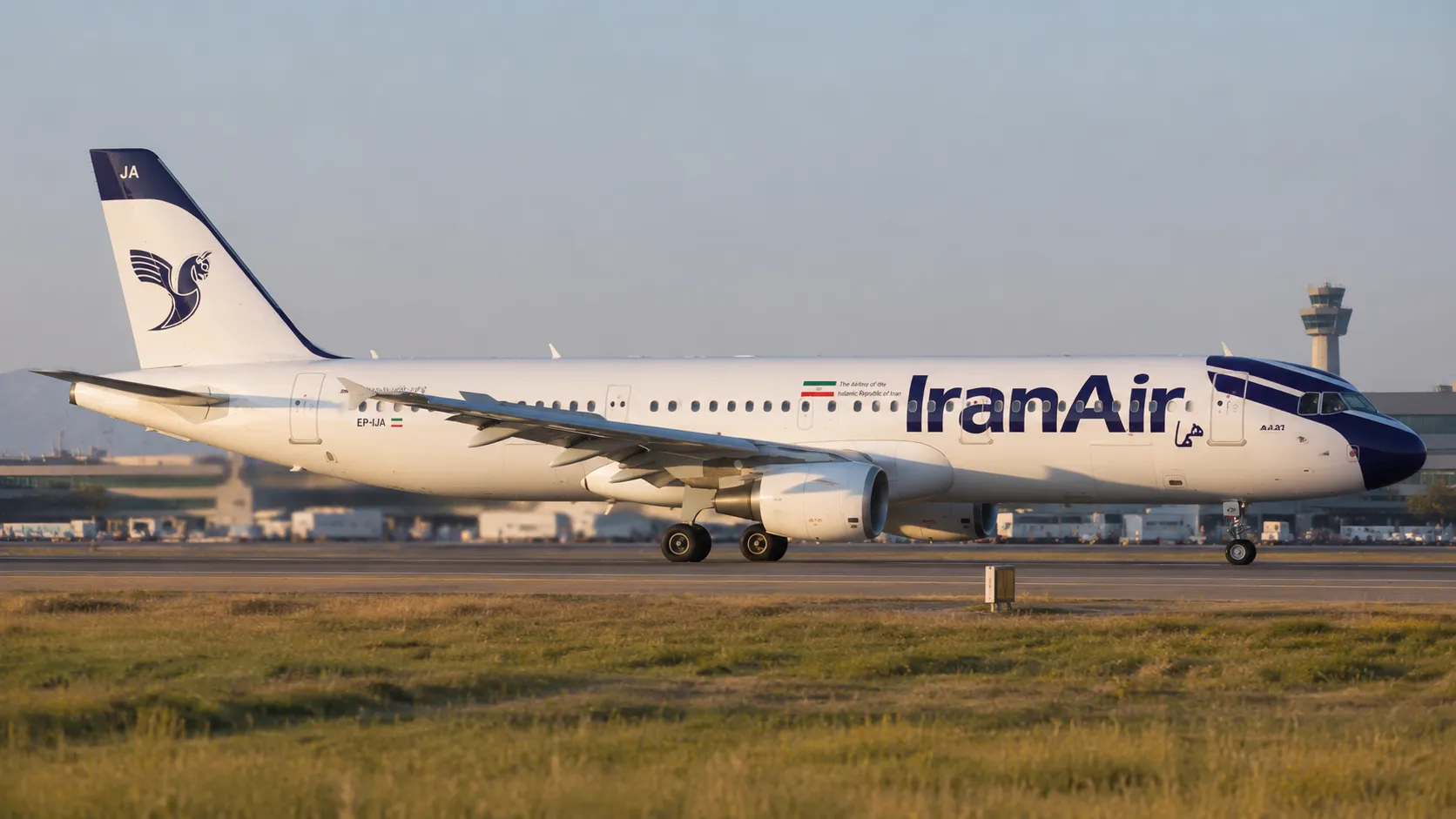 بهترین شرکت هواپیمایی ایران 12 بهترین شرکت هواپیمایی ایران با نمای هواپیمای ایران ایر در فرودگاه