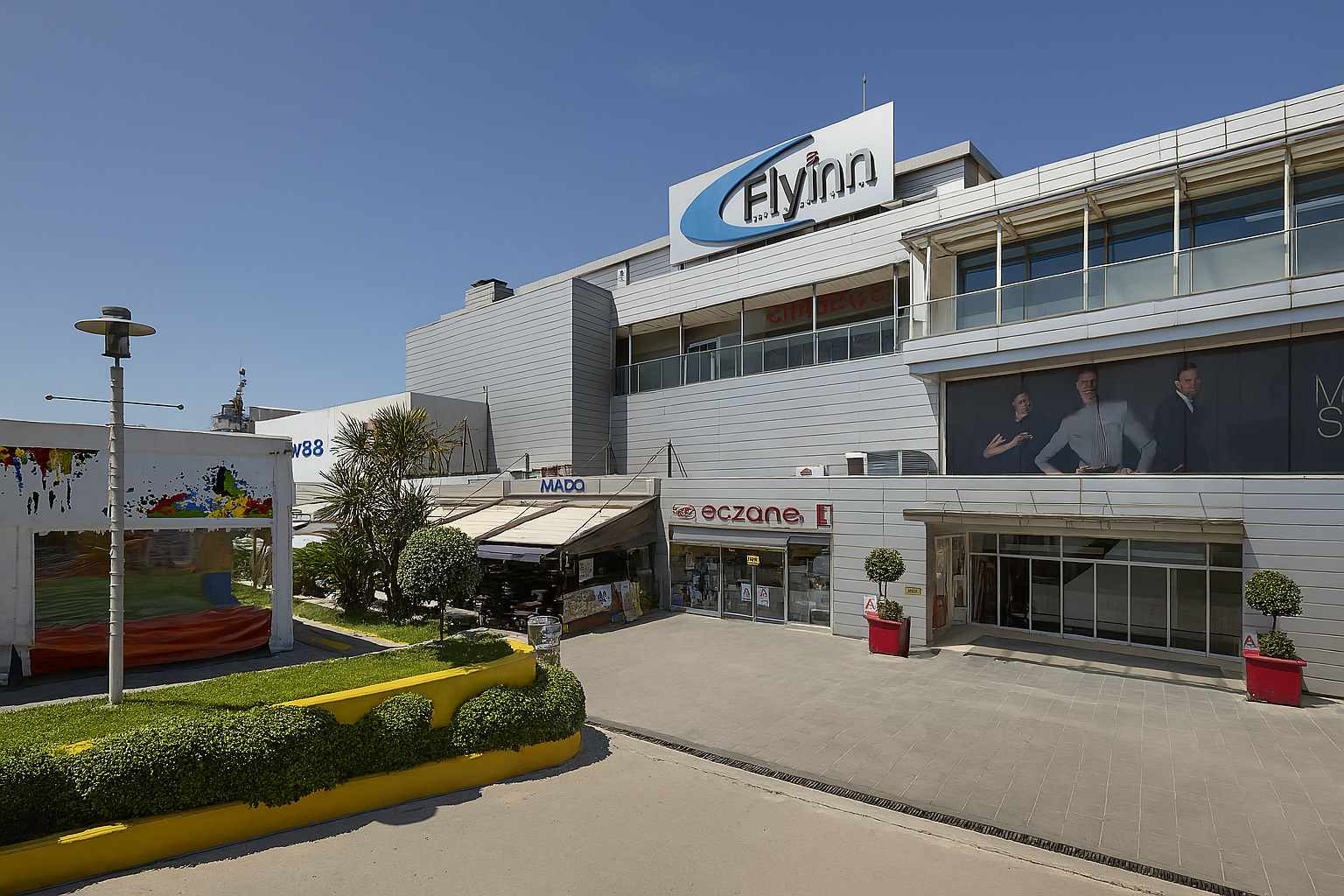 بهترین اوت لت های استانبول برای خرید اقتصادی و حرفهای + تجربهای متفاوت با تورلیدر 25 نمای بیرونی مرکز خرید فلایاین در منطقه باکرکوی استانبول