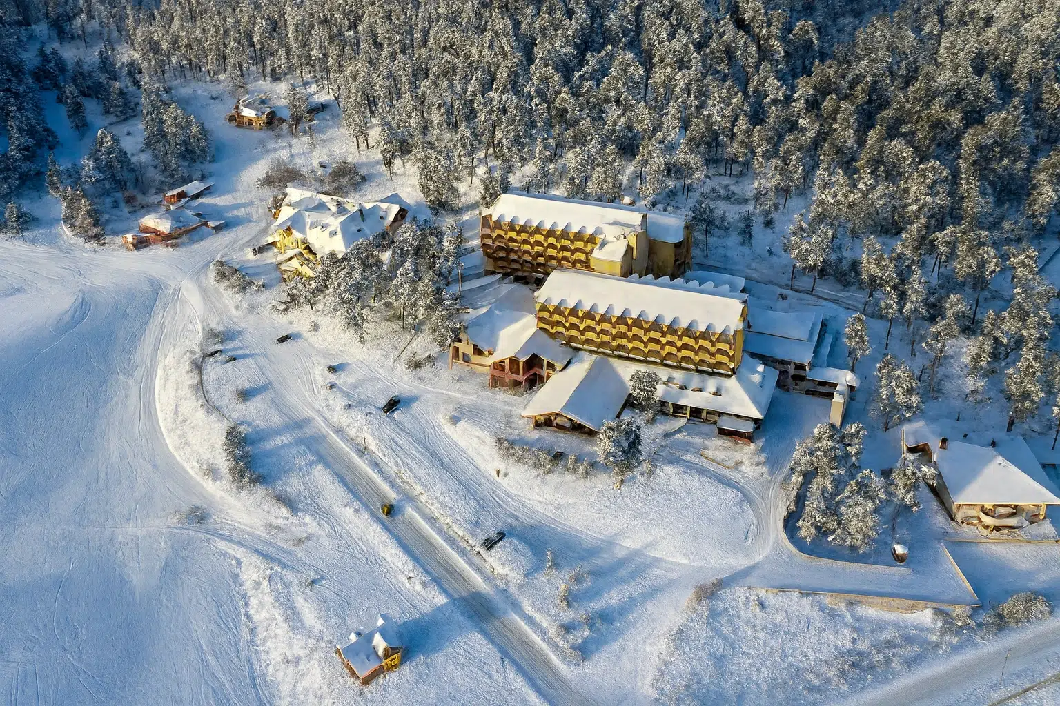 پیست‌های اسکی ترکیه ساری‌کامیش با برف کریستالی و بکر