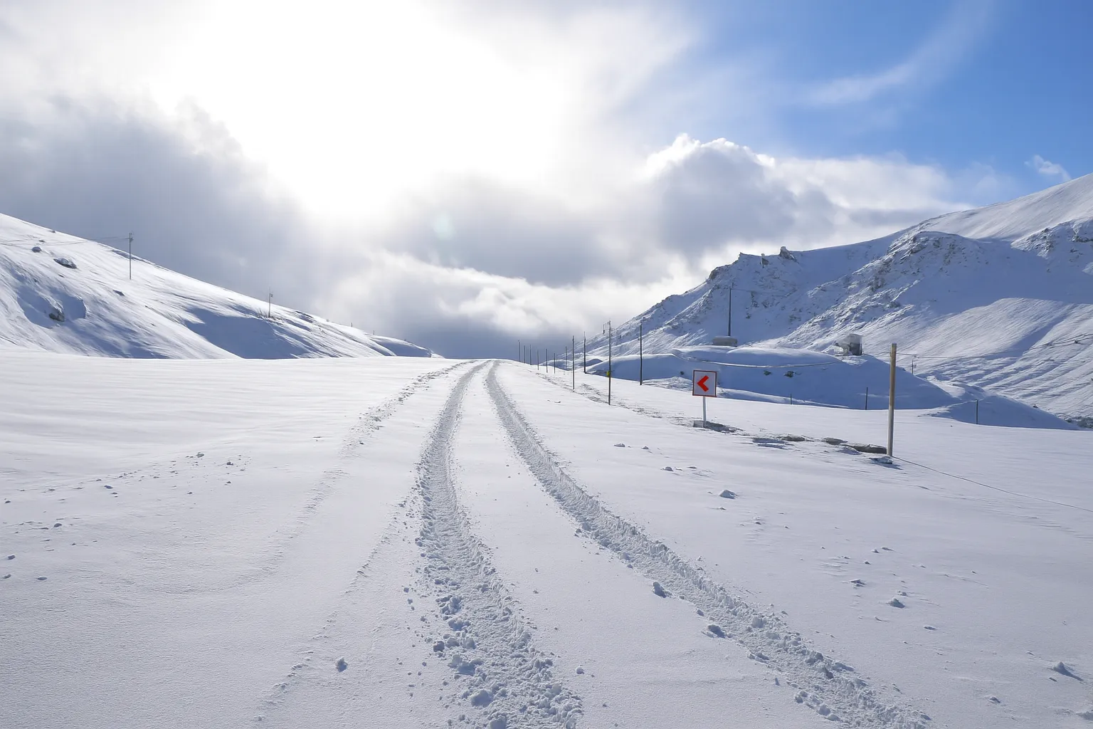 کوهستان سهند و پیست برفی تبریز با منظره وسیع برف – پیست اسکی ایران