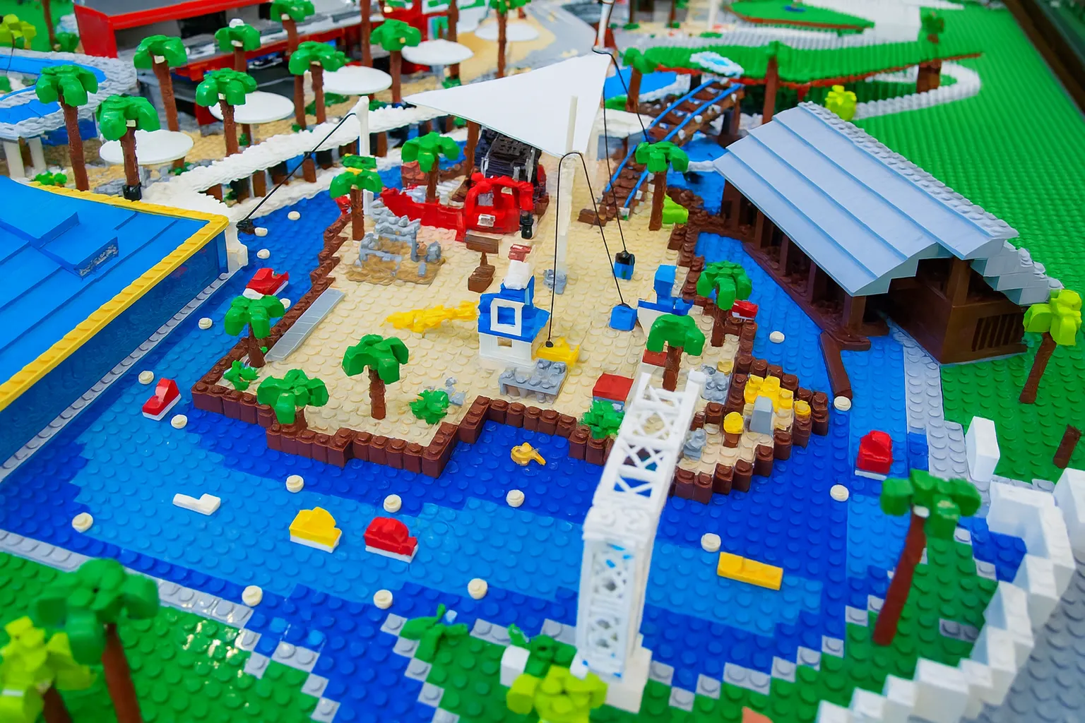 نمایی از لگولند دبی در میان محبوب‌ترین شهربازی‌های دبی